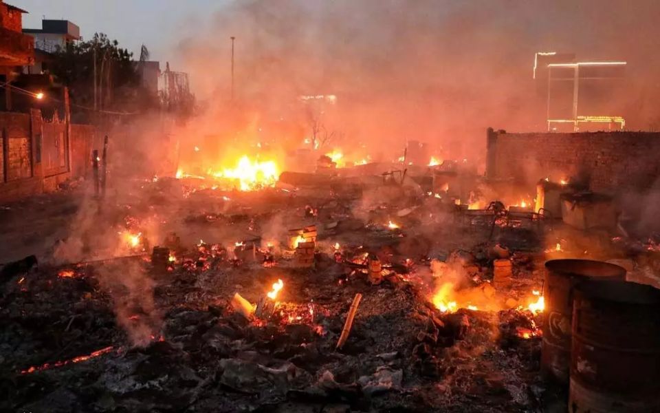Massive fire guts about 200 shanties in Lucknow's Vikas Nagar